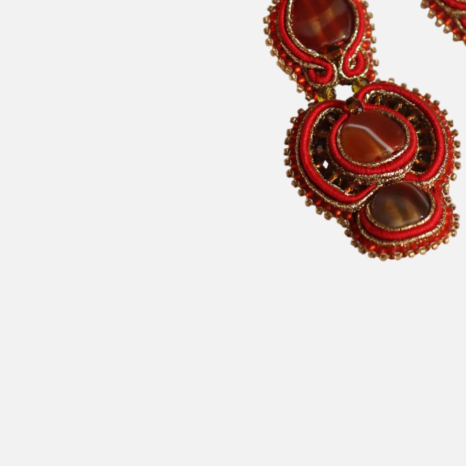 Earrings on the veil - Imagen 3